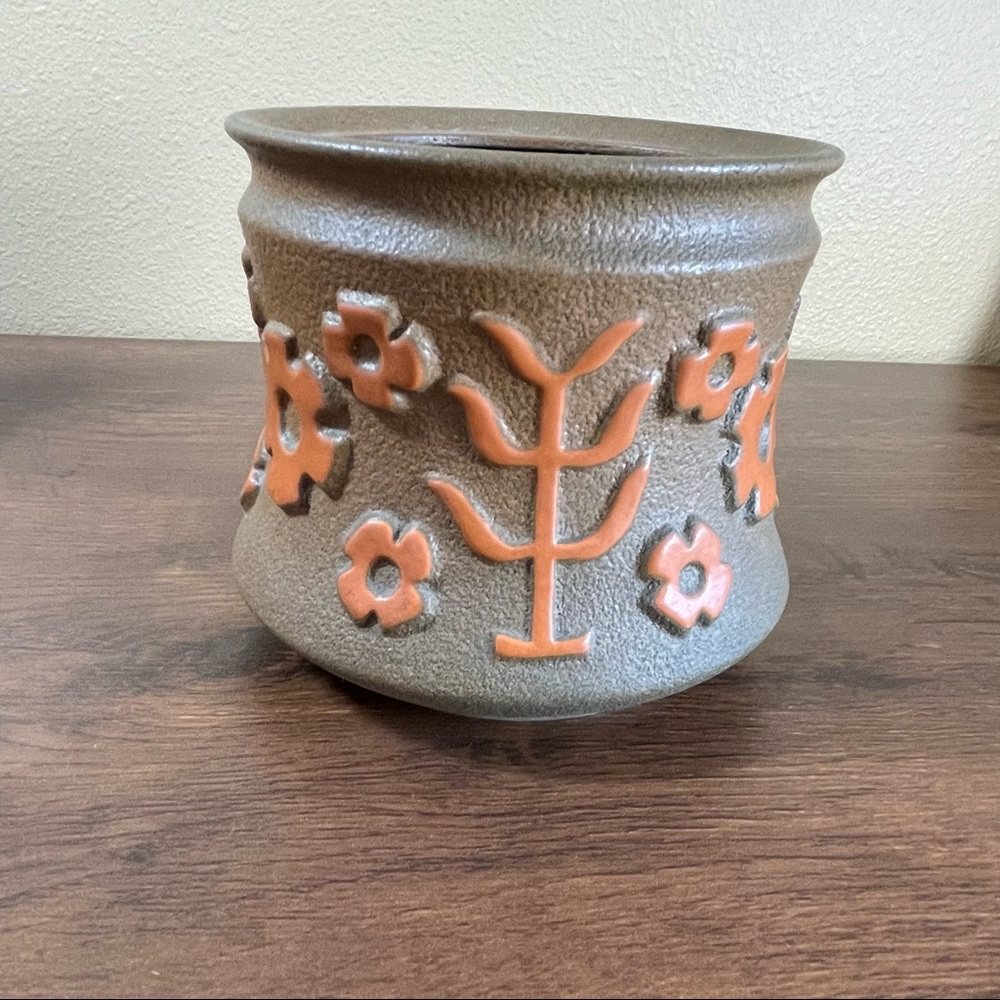 Hyalyn Pottery Embossed Mod Flower 60's Orange Planter 630 - Picture 1 of 10
